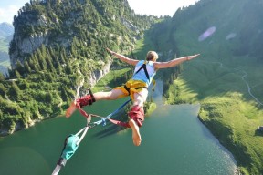 开云体育入口-奥卡拉汉决赛表现引发媒体关注，奥卡拉汉州长